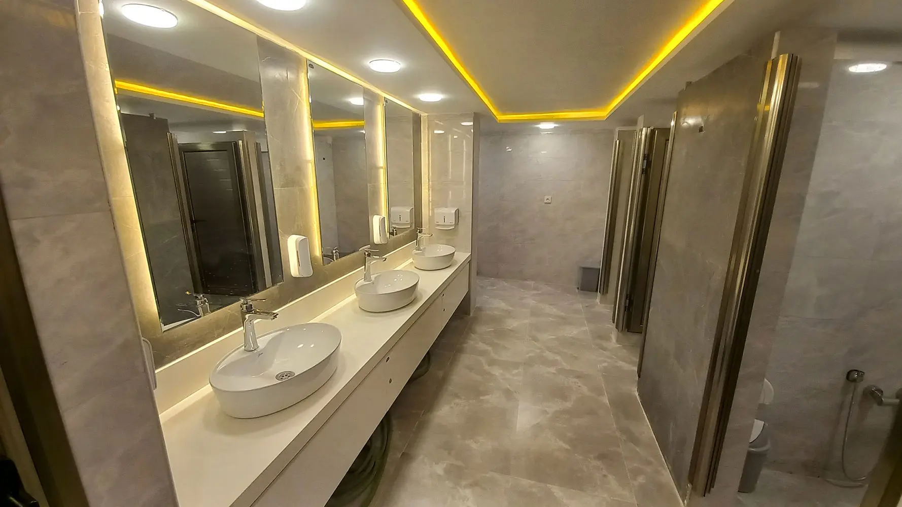 تالار سال 1402